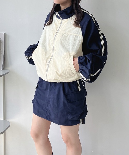 AS KNOW AS plus（アズノゥアズプラス）の「◇ダブルポケット付き ナイロン サイドラインカーゴミニスカート　セットアップ可能（スカート・レディース・ネイビー/グレー/ブラック・FREE）」の6枚目の写真