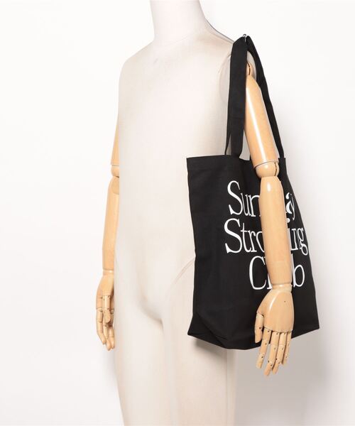 MAISON CLUB(メゾンクラブ)の「【MAISON CLUB】Sunday Strolling Club / プリントロゴ キャンバストートバック A4収納可能(トートバッグ・メンズ・アイボリー/ブラック・FREE)」の6枚目の写真