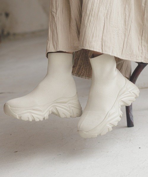 LAKOLE(ラコレ)の「ニットスニーカーソールブーツ / 140064(ブーツ・レディース・アイボリー/ブラック・MEDIUM/LARGE)」の2枚目の写真
