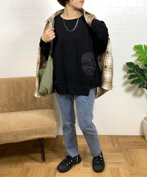 CRB(シーアールビー)の「ジップ付ポケットトップス(Tシャツ/カットソー・レディース・ブラック/カーキ/チャコールグレー・F)」の8枚目の写真