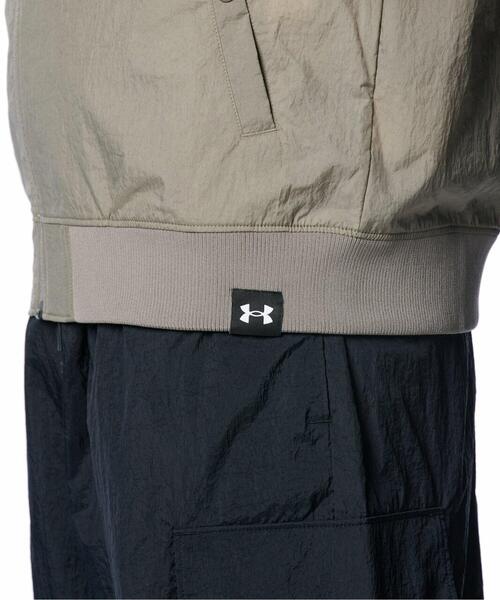 UNDER ARMOUR(アンダーアーマー)の「UAクリンクル ナイロン ボンバー ジャケット(トレーニング/メンズ)(その他アウター・メンズ・ベージュ・L/2XL/M/XL/S)」の4枚目の写真