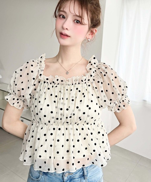 moment+（モーメントプラス）の「フロッキードットチュール2WAYオフショルペプラムトップス（シャツ/ブラウス・レディース・ブラック/アイボリー・M/L）」の7枚目の写真