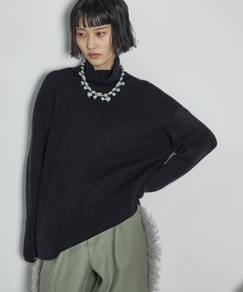 THE YOn(ザヨン)の「ルーズフィットリブタートルハイネックニット(ニット/セーター・レディース・ピンク/グレー/ミント/アイボリー/ブラック・FREE)」の3枚目の写真