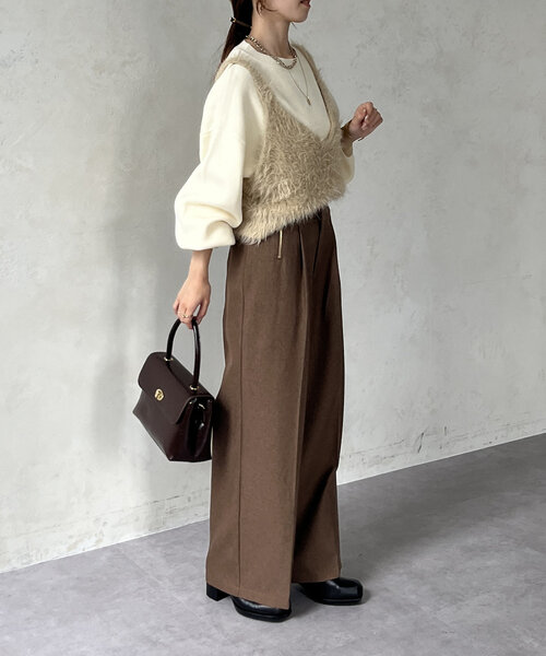 Thevon（ゼボン）の「GOLDジップタックパンツ（スラックス・レディース・チャコールグレー/ブラック/ブラウン・S/M）」の11枚目の写真