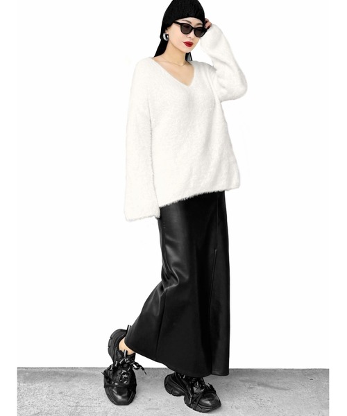 【LVEU.】モヘアVネックシャギーニット(Ai select) / トップス シャギー モヘア セーター ニット Vネック 起毛 ふわふわ 暖かい オーバー ブラック ホワイト（ニット/セーター）｜LVEU.（ラブユ.）