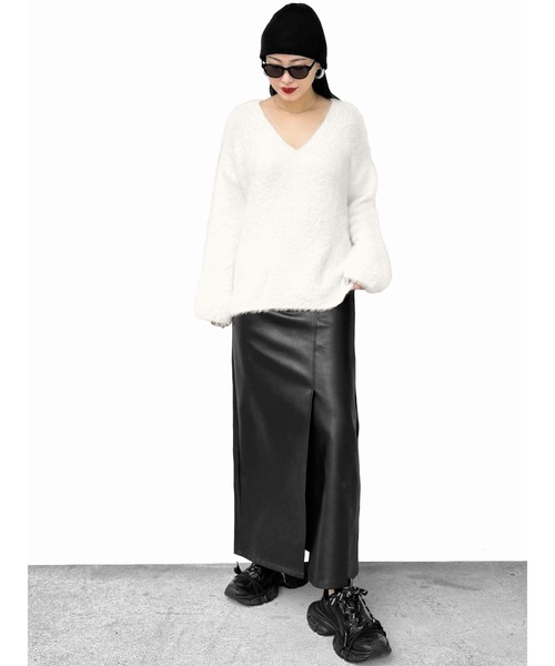 【LVEU.】モヘアVネックシャギーニット(Ai select) / トップス シャギー モヘア セーター ニット Vネック 起毛 ふわふわ 暖かい オーバー ブラック ホワイト（ニット/セーター）｜LVEU.（ラブユ.）