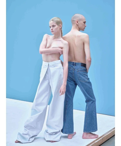 JOHN LAWRENCE SULLIVAN(ジョンローレンスサリバン)の「JOHN LAWRENCE SULLIVAN RIGID DENIM WIDE PANTS (SHORT LENGTH) (JLSW-01-S)(デニムパンツ・レディース・ブラック×ブラック・SMALL/X-SMALL/MEDIUM)」の2枚目の写真