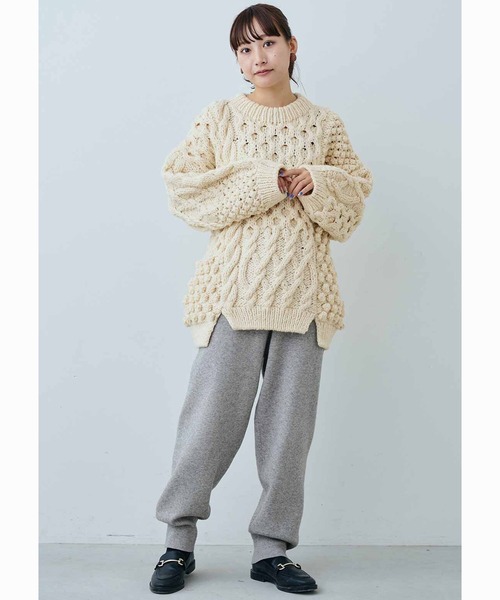 MEDE19F(メデジュウキュウ)の「MEDE19F ペルーで手編みされたパッチワーク風アランニット(ニット/セーター・レディース・ダークブラウン/オフホワイト・ONE SIZE)」の3枚目の写真
