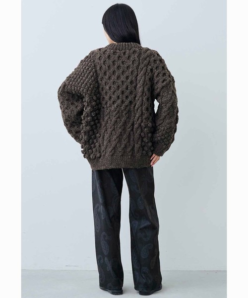 MEDE19F(メデジュウキュウ)の「MEDE19F ペルーで手編みされたパッチワーク風アランニット(ニット/セーター・レディース・ダークブラウン/オフホワイト・ONE SIZE)」の10枚目の写真