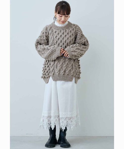 MEDE19F(メデジュウキュウ)の「MEDE19F ペルーで手編みされたパッチワーク風アランニット(ニット/セーター・レディース・ダークブラウン/オフホワイト・ONE SIZE)」の12枚目の写真
