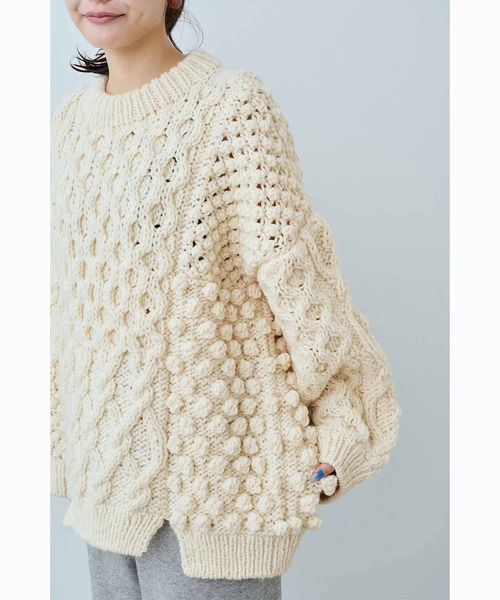 MEDE19F(メデジュウキュウ)の「MEDE19F ペルーで手編みされたパッチワーク風アランニット(ニット/セーター・レディース・ダークブラウン/オフホワイト・ONE SIZE)」の19枚目の写真
