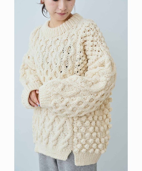 MEDE19F(メデジュウキュウ)の「MEDE19F ペルーで手編みされたパッチワーク風アランニット(ニット/セーター・レディース・ダークブラウン/オフホワイト・ONE SIZE)」の16枚目の写真