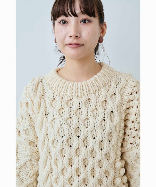MEDE19F(メデジュウキュウ)の「MEDE19F ペルーで手編みされたパッチワーク風アランニット(ニット/セーター・レディース・ダークブラウン/オフホワイト・ONE SIZE)」の15枚目の写真
