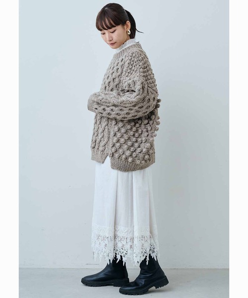 MEDE19F(メデジュウキュウ)の「MEDE19F ペルーで手編みされたパッチワーク風アランニット(ニット/セーター・レディース・ダークブラウン/オフホワイト・ONE SIZE)」の13枚目の写真