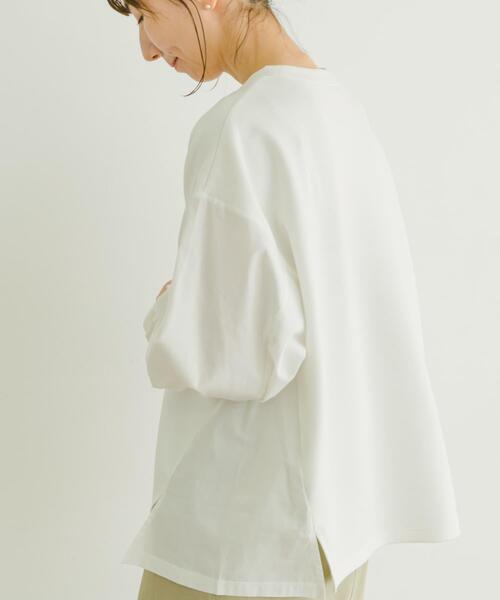 ITEMS URBANRESEARCH(アイテムズ アーバンリサーチ)の「ドッキングプルオーバー(Tシャツ/カットソー・レディース・オフホワイト/チャコールグレー/ベージュ・FREE)」の2枚目の写真