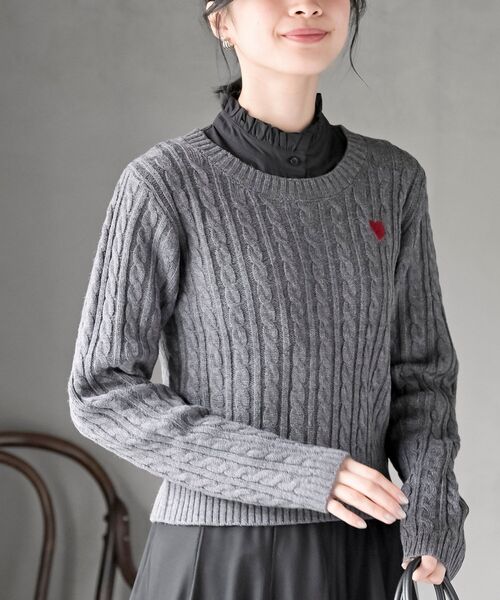 rps(アールピーエス)の「ハート刺繍ケーブルニットプルオーバー(ニット/セーター・レディース・グレー系その他/その他/ラベンダー/ベージュ系その他/イエロー系その他・フリー)」の1枚目の写真