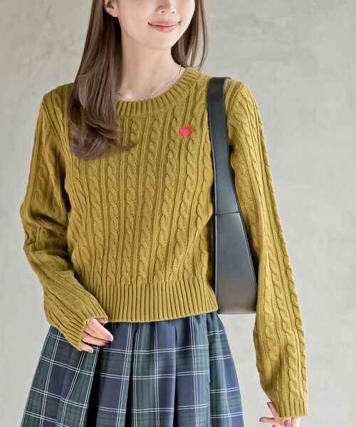rps(アールピーエス)の「ハート刺繍ケーブルニットプルオーバー(ニット/セーター・レディース・グレー系その他/その他/ラベンダー/ベージュ系その他/イエロー系その他・フリー)」の4枚目の写真