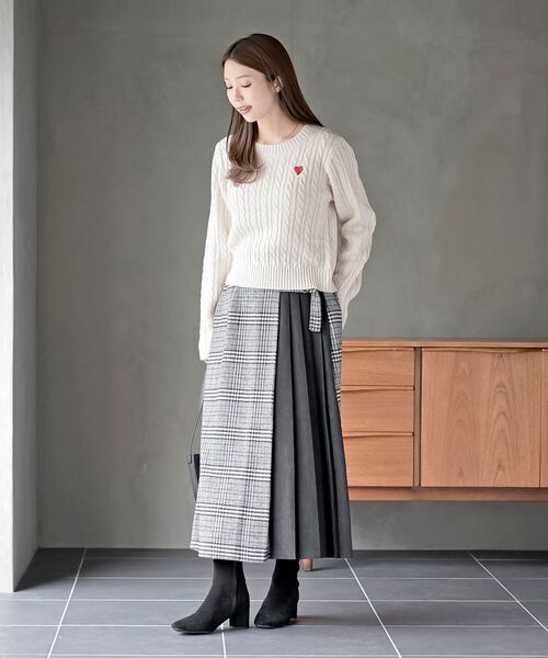 rps(アールピーエス)の「ハート刺繍ケーブルニットプルオーバー(ニット/セーター・レディース・グレー系その他/その他/ラベンダー/ベージュ系その他/イエロー系その他・フリー)」の15枚目の写真
