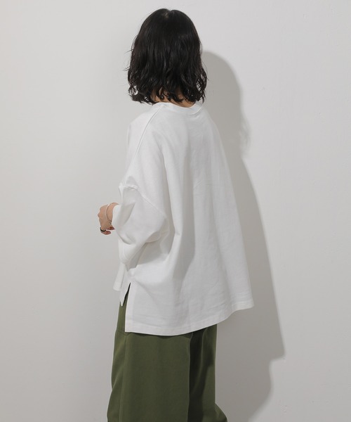 emesuelee(エメスーリー)の「UV遮蔽率90%以上 ヘビーウェイト天竺ワイドプルオーバー(Tシャツ/カットソー・レディース・ネイビー/グレイッシュベージュ/ブラック/アイボリー/ブルー・フリー)」の13枚目の写真