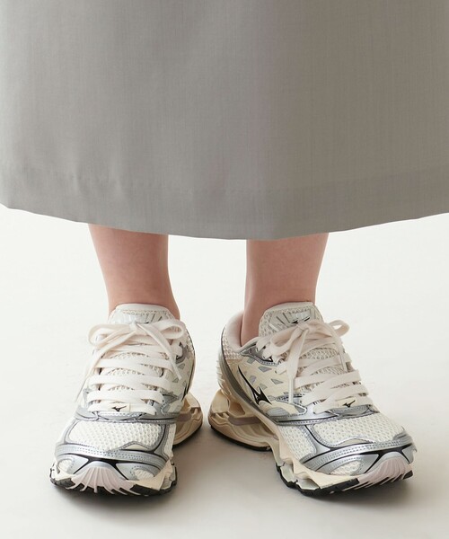 MIZUNO（ミズノ　）の「＜MIZUNO＞WAVE PROPHECY LS（スニーカー・レディース・ホワイト/ブラック・70/60/50/80）」の13枚目の写真