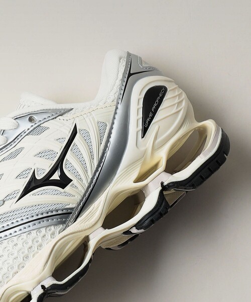 MIZUNO（ミズノ　）の「＜MIZUNO＞WAVE PROPHECY LS（スニーカー・レディース・ホワイト/ブラック・70/60/50/80）」の6枚目の写真