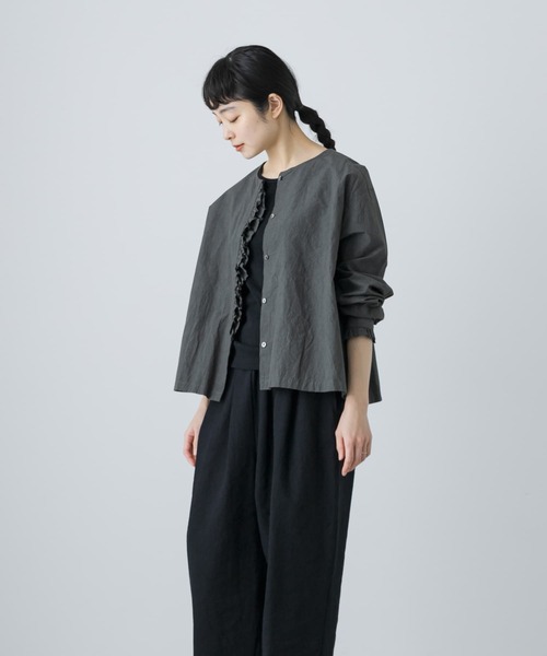 かぐれコットンリネンフリルブラウスCHARCOAL