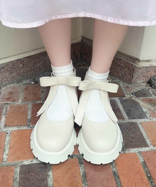 F i.n.t(フィント)の「ビッグリボン厚底パンプス/ fint フィント(パンプス・レディース・アイボリー/ブラック・S/M/L)」の3枚目の写真