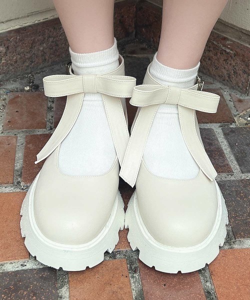 F i.n.t(フィント)の「ビッグリボン厚底パンプス/ fint フィント(パンプス・レディース・アイボリー/ブラック・S/M/L)」の5枚目の写真