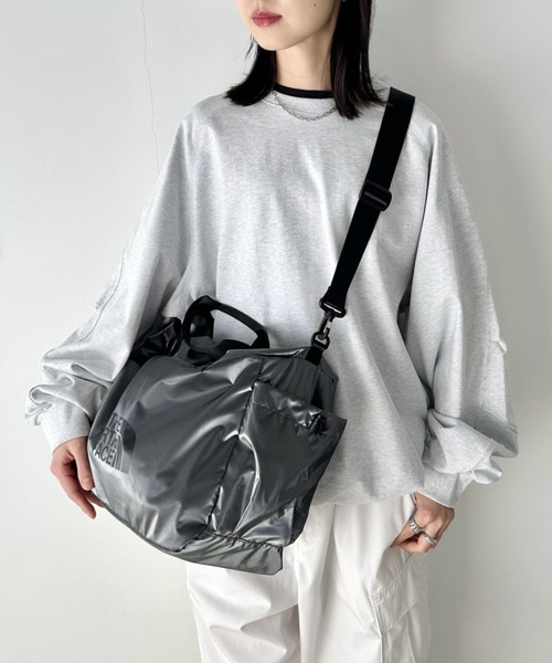 THE NORTH FACE（ザノースフェイス）の「国内未発売 THE NORTH FACE(ザ・ノースフェイス)/2WAY 軽量 大容量 巾着型 ショルダー ボストン トラベル ダッフルバッグ/BONNEY DUFFLE BAG（ボストンバッグ・レディース・ブラック/グレー/クリーム・FREE）」の11枚目の写真