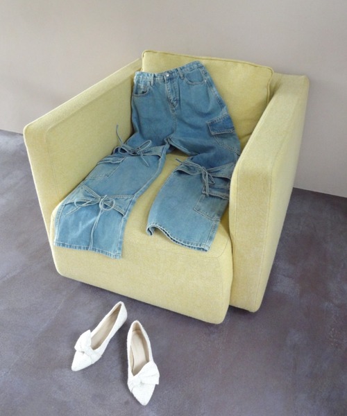 idem（イデム）の「many ribbon cargo denim／リボンデザインカーゴデニム（デニムパンツ・レディース・ブルー・FREE/SMALL）」の4枚目の写真