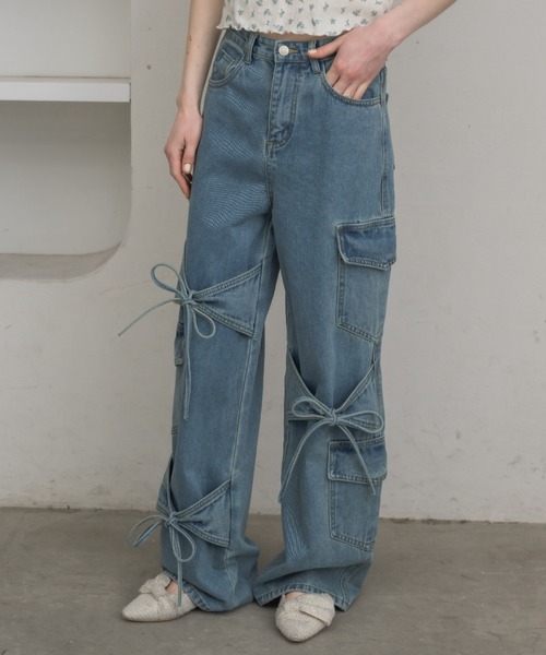 idem（イデム）の「many ribbon cargo denim／リボンデザインカーゴデニム（デニムパンツ・レディース・ブルー・FREE/SMALL）」の14枚目の写真