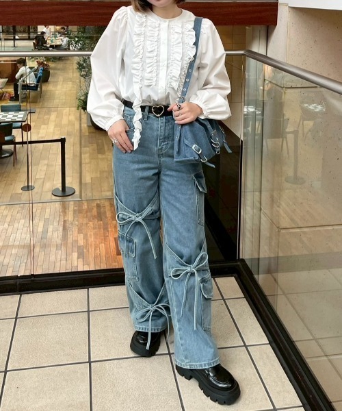 idem（イデム）の「many ribbon cargo denim／リボンデザインカーゴデニム（デニムパンツ・レディース・ブルー・FREE/SMALL）」の22枚目の写真