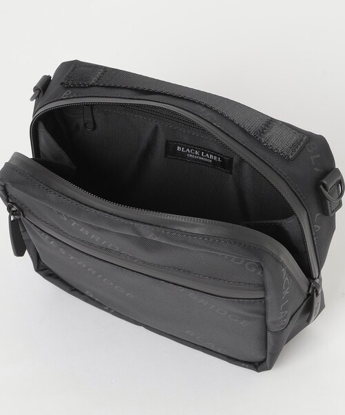 BLACK LABEL CRESTBRIDGE（ブラックレーベル・クレストブリッジ）の「【BLACK lab.】ロゴプリントショルダーバッグ（ショルダーバッグ・メンズ・ブラック・FREE）」の6枚目の写真