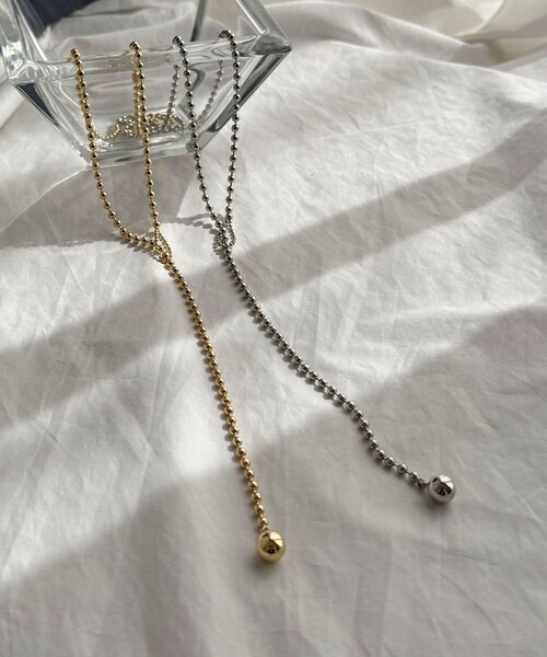 fredy emue（フレディエミュ）の「ボールチェーンフリーネックレス（ネックレス・レディース・シルバー/ゴールド・FREE）」の2枚目の写真