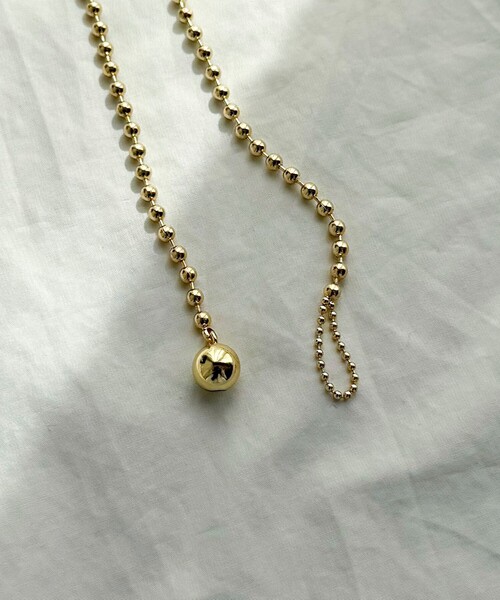 fredy emue（フレディエミュ）の「ボールチェーンフリーネックレス（ネックレス・レディース・シルバー/ゴールド・FREE）」の4枚目の写真