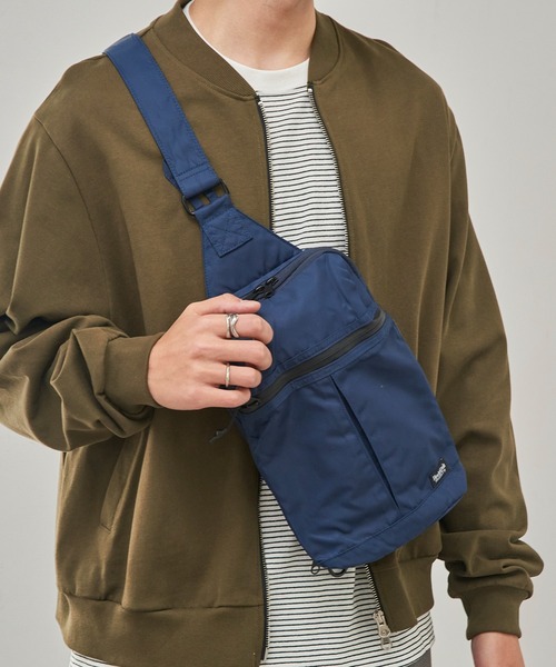 Healthknit Product(ヘルスニットプロダクト)の「【Healthknit Product】ヘルスニット 撥水ナイロン11ポケットボディバッグ HKB-1173(ボディバッグ/ウエストポーチ・メンズ・ネイビー/ブラック・FREE)」の2枚目の写真