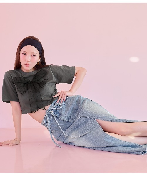 PEACH JOHN(ピーチジョン)の「リボンベルトデニムスカート(スカート・レディース・ライトブルー/グレー・SMALL/MEDIUM)」の2枚目の写真