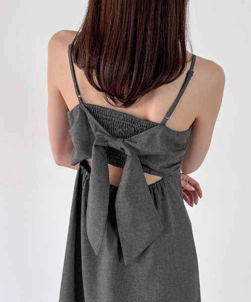 junoah(ジュノア)の「リネンライクバックリボンキャミワンピース(薄手、裏地なし)(ワンピース・レディース・チャコール/ライトベージュ/ブラック・SMALL/MEDIUM/LARGE)」の2枚目の写真