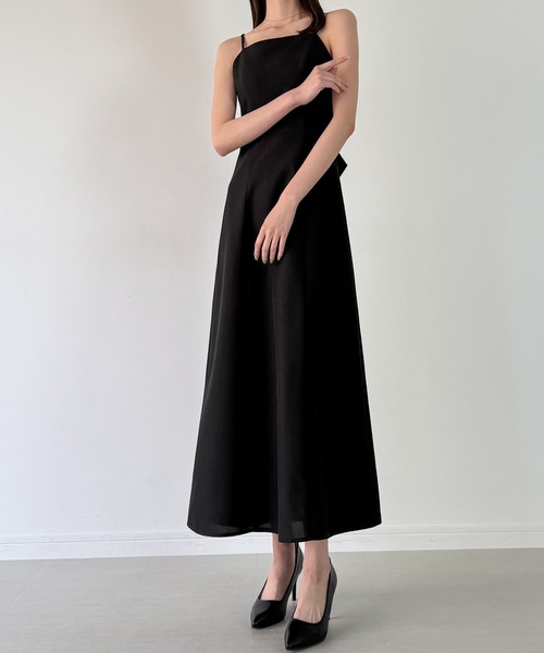 junoah(ジュノア)の「リネンライクバックリボンキャミワンピース(薄手、裏地なし)(ワンピース・レディース・チャコール/ライトベージュ/ブラック・SMALL/MEDIUM/LARGE)」の4枚目の写真