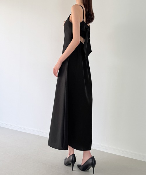 junoah(ジュノア)の「リネンライクバックリボンキャミワンピース(薄手、裏地なし)(ワンピース・レディース・チャコール/ライトベージュ/ブラック・SMALL/MEDIUM/LARGE)」の5枚目の写真