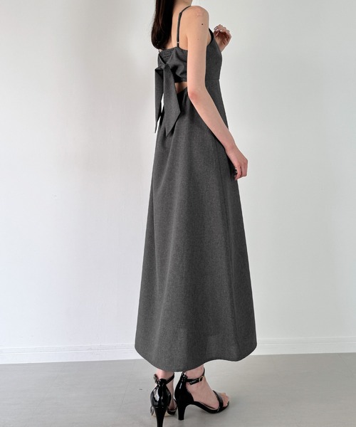 junoah(ジュノア)の「リネンライクバックリボンキャミワンピース(薄手、裏地なし)(ワンピース・レディース・チャコール/ライトベージュ/ブラック・SMALL/MEDIUM/LARGE)」の12枚目の写真