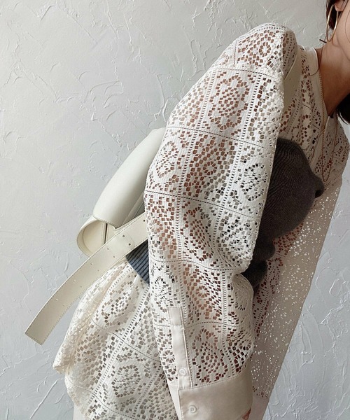 LAFFMO（ラフモ）の「パネルレースノーカラーブラウス（シャツ/ブラウス・レディース・ブラック/アイボリー・F）」の6枚目の写真