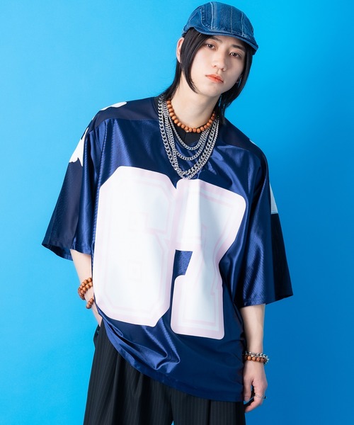 a.p.o.v.(エーピーオービー)の「a.p.o.v. ナンバリングビッグプリントメッシュ切替フットボールシャツ(Tシャツ/カットソー・メンズ・ブラック/レッド/ネイビー・ONESIZE)」の2枚目の写真