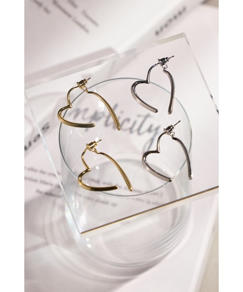 &. NOSTALGIA(アンドドットノスタルジア)の「【ZOZO限定】ニュアンスハートピアス(ピアス(両耳用)・レディース・シルバー/ゴールド・FREE)」の4枚目の写真
