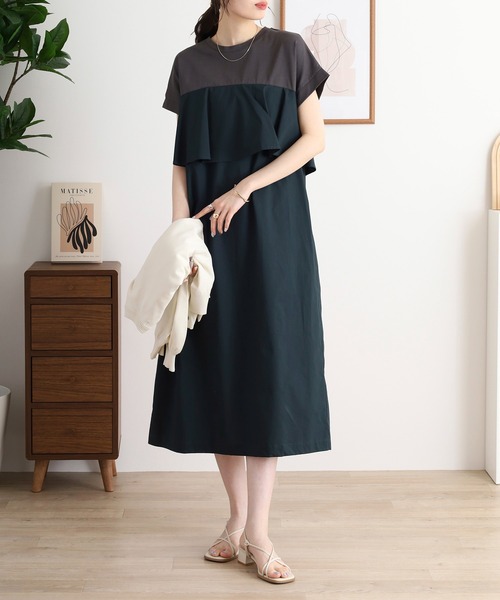 EGLANTINE(エグランティーヌ)の「EGLANTINE フレア切り替えバイカラーロングワンピース(ワンピース・レディース・ダークグリーン/ブラック/ネイビー/キャメル・40)」の1枚目の写真