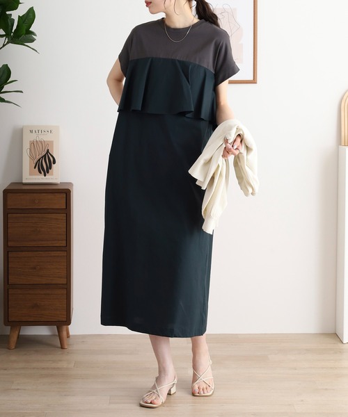 EGLANTINE(エグランティーヌ)の「EGLANTINE フレア切り替えバイカラーロングワンピース(ワンピース・レディース・ダークグリーン/ブラック/ネイビー/キャメル・40)」の8枚目の写真