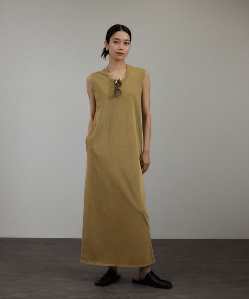 SALON adam et rope'（サロン アダム エ ロペ）の「ガーメントダイ 天竺ワンピース（ワンピース・レディース・チャコールグレー/ブラウン系その他2・FREE）」の5枚目の写真