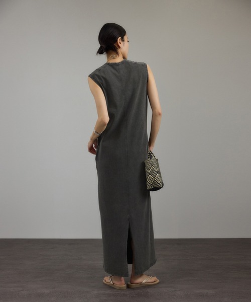 SALON adam et rope'（サロン アダム エ ロペ）の「ガーメントダイ 天竺ワンピース（ワンピース・レディース・チャコールグレー/ブラウン系その他2・FREE）」の6枚目の写真