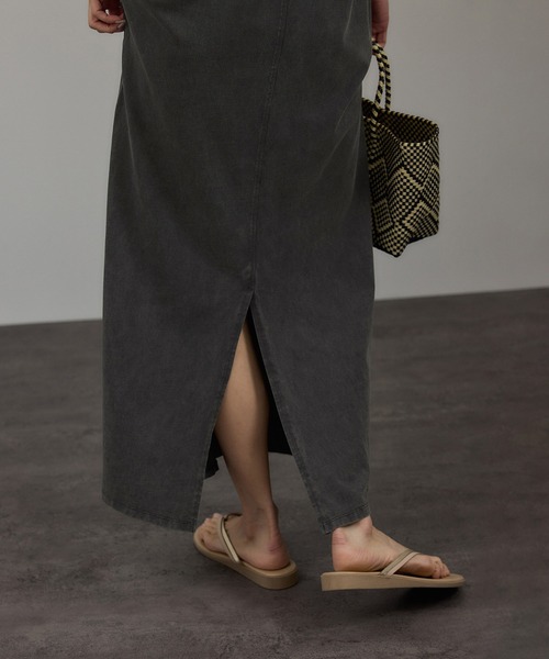 SALON adam et rope'（サロン アダム エ ロペ）の「ガーメントダイ 天竺ワンピース（ワンピース・レディース・チャコールグレー/ブラウン系その他2・FREE）」の8枚目の写真