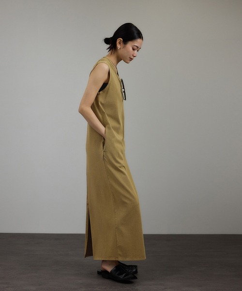 SALON adam et rope'（サロン アダム エ ロペ）の「ガーメントダイ 天竺ワンピース（ワンピース・レディース・チャコールグレー/ブラウン系その他2・FREE）」の9枚目の写真